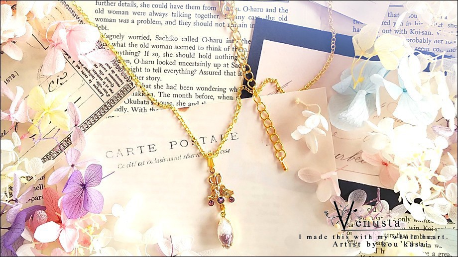 *上品なパープル×ホワイトのヴィンテージガラスネックレス*