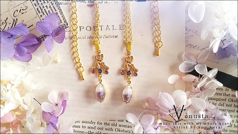 *上品なパープル×ホワイトのヴィンテージガラスネックレス*