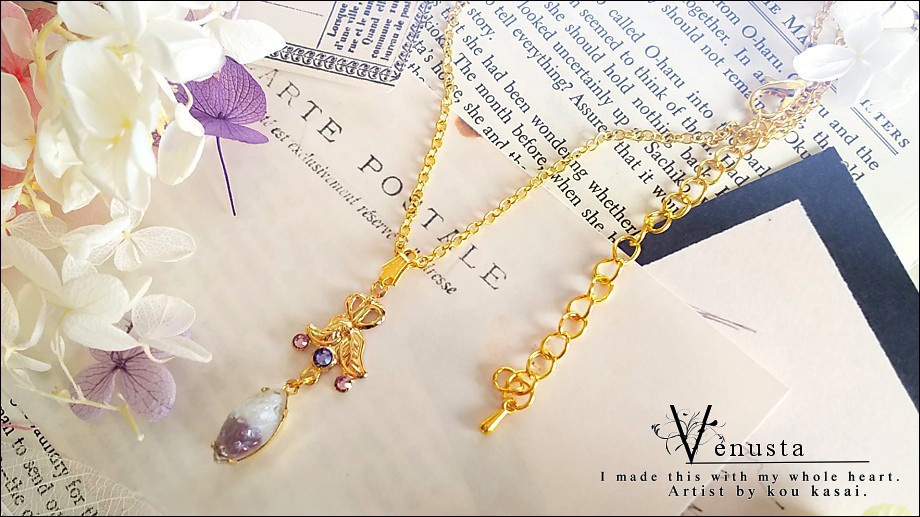 *上品なパープル×ホワイトのヴィンテージガラスネックレス*