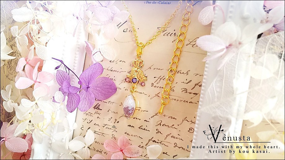 *上品なパープル×ホワイトのヴィンテージガラスネックレス*