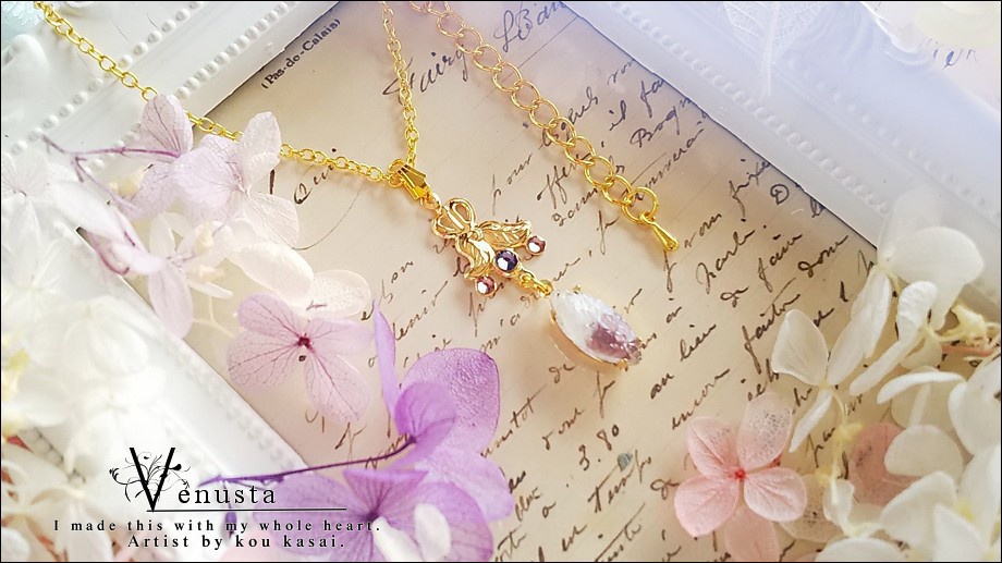 *上品なパープル×ホワイトのヴィンテージガラスネックレス*