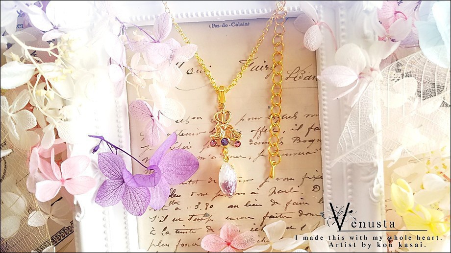 *上品なパープル×ホワイトのヴィンテージガラスネックレス*