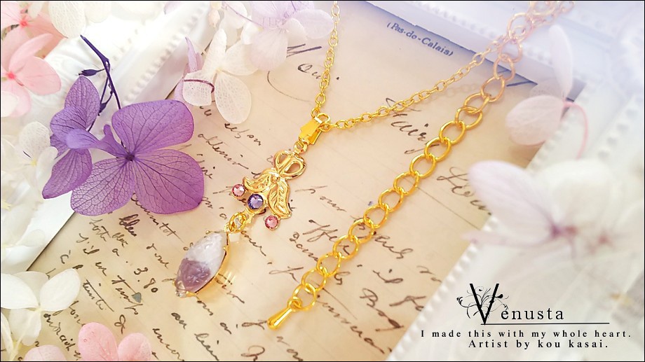 *上品なパープル×ホワイトのヴィンテージガラスネックレス*