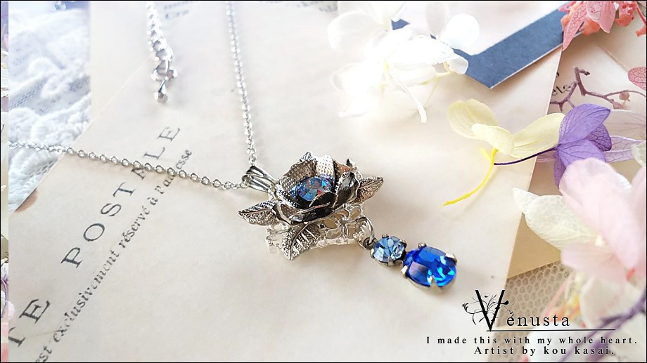 *端麗なサファイア×ライトサファイア-ヴィンテージスワロフスキーのネックレス-*