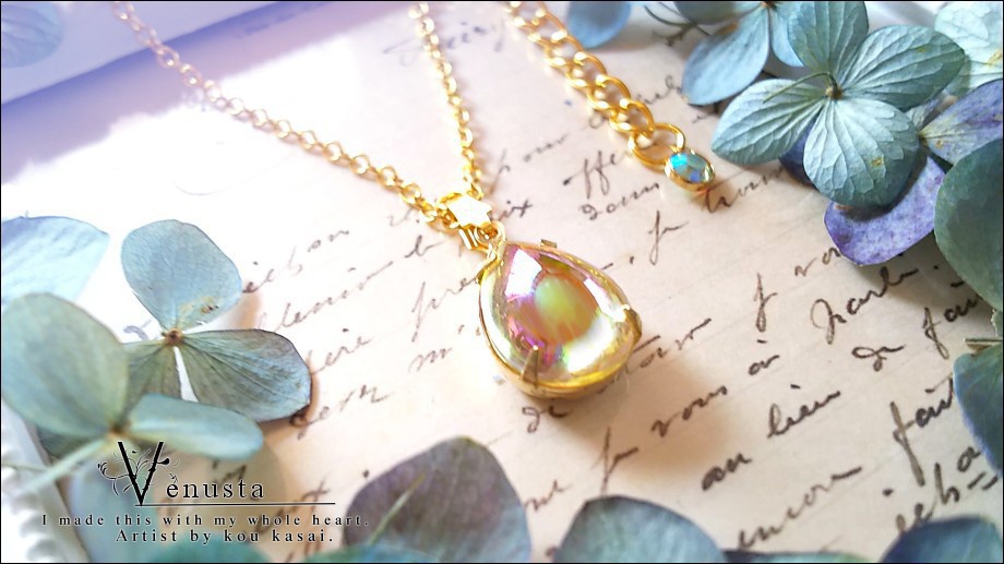 *艶やかジョンキルオーロラのヴィンテージガラスネックレス*