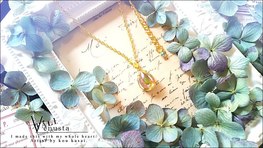 *艶やかジョンキルオーロラのヴィンテージガラスネックレス*