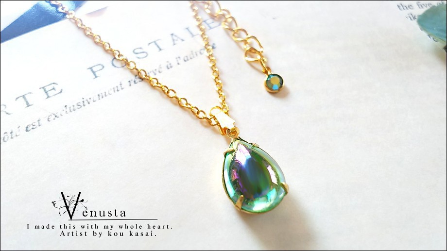 *艶やかペリドットオーロラのヴィンテージガラスネックレス*