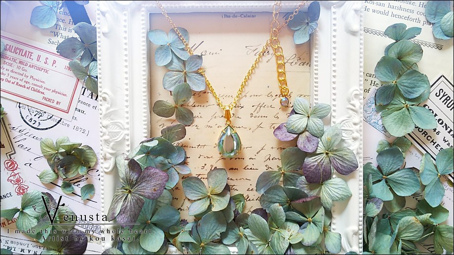 *艶やかペリドットオーロラのヴィンテージガラスネックレス*