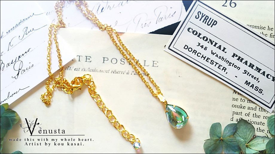 *艶やかペリドットオーロラのヴィンテージガラスネックレス*