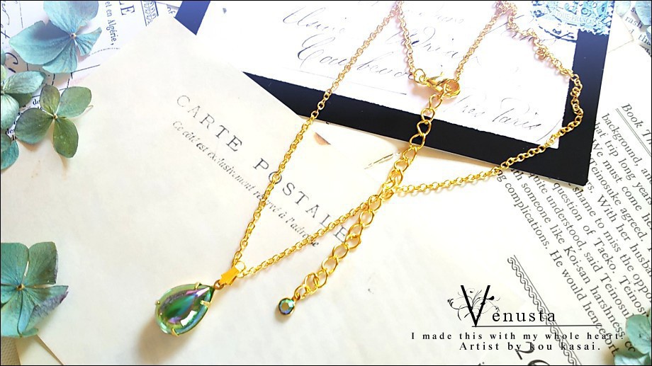 *艶やかペリドットオーロラのヴィンテージガラスネックレス*