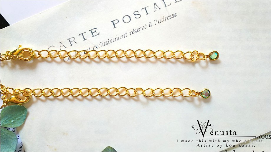 *艶やかペリドットオーロラのヴィンテージガラスネックレス*