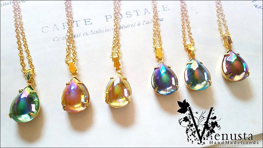 *艶やかサファイアオーロラのヴィンテージガラスネックレス*