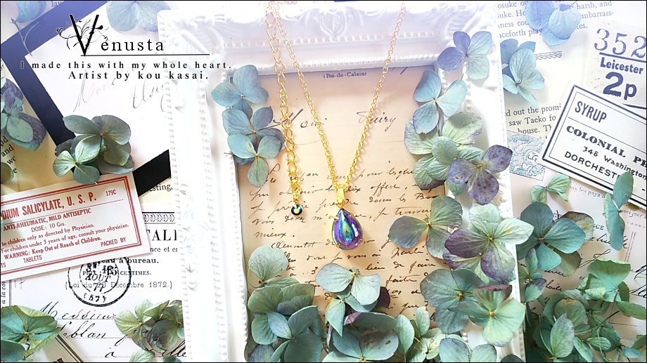 *艶やかサファイアオーロラのヴィンテージガラスネックレス*