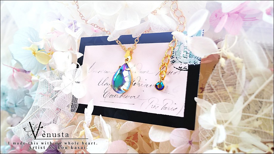 *艶やかサファイアオーロラのヴィンテージガラスネックレス*