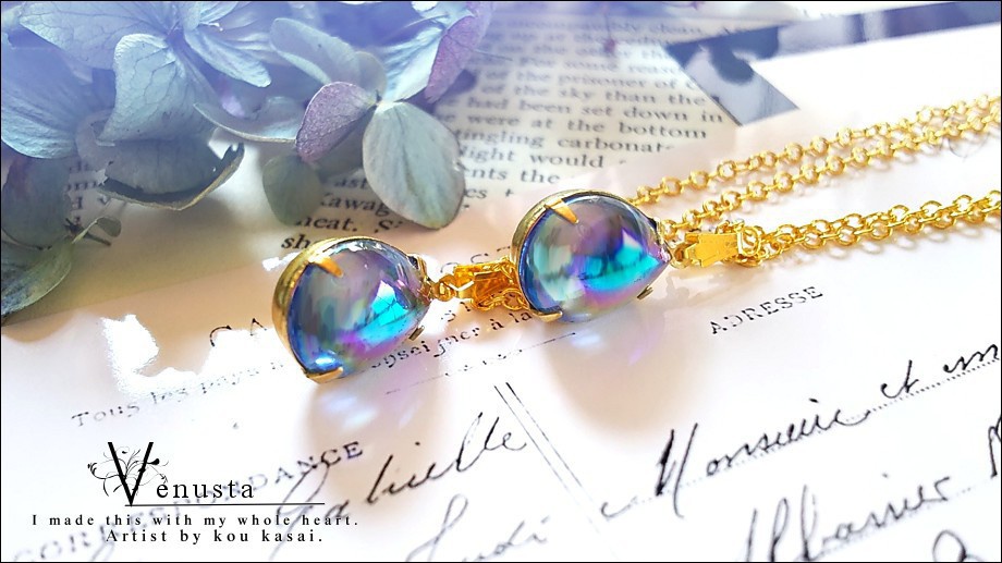 *艶やかサファイアオーロラのヴィンテージガラスネックレス*