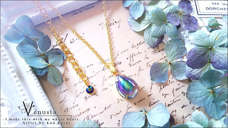 *艶やかサファイアオーロラのヴィンテージガラスネックレス*