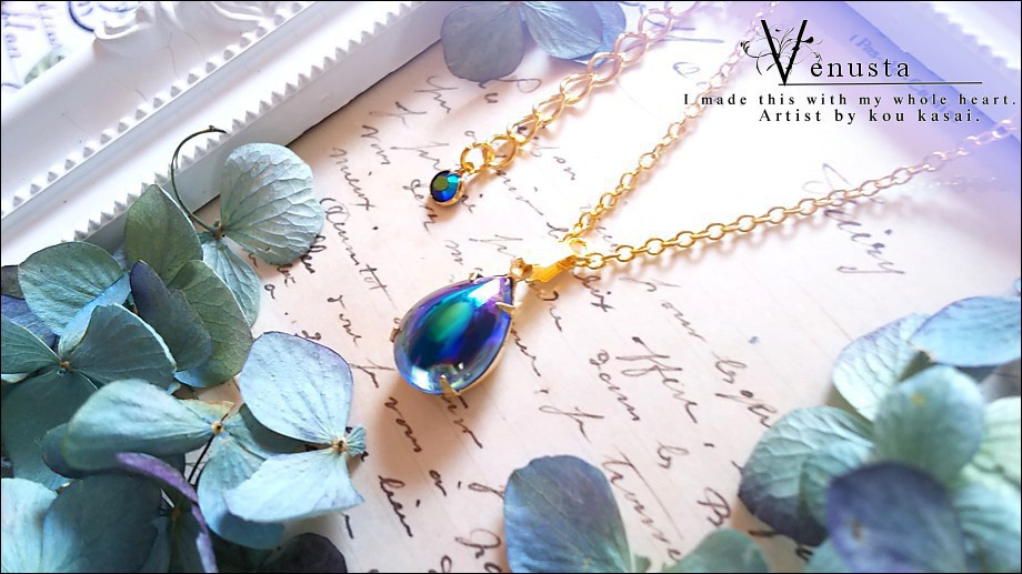 *艶やかサファイアオーロラのヴィンテージガラスネックレス*