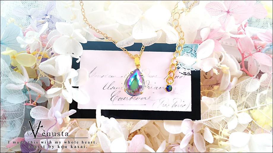 *艶やかサファイアオーロラのヴィンテージガラスネックレス*