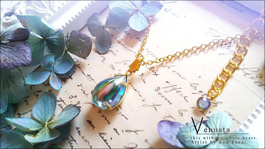 *艶やかアクアオーロラのヴィンテージガラスネックレス*