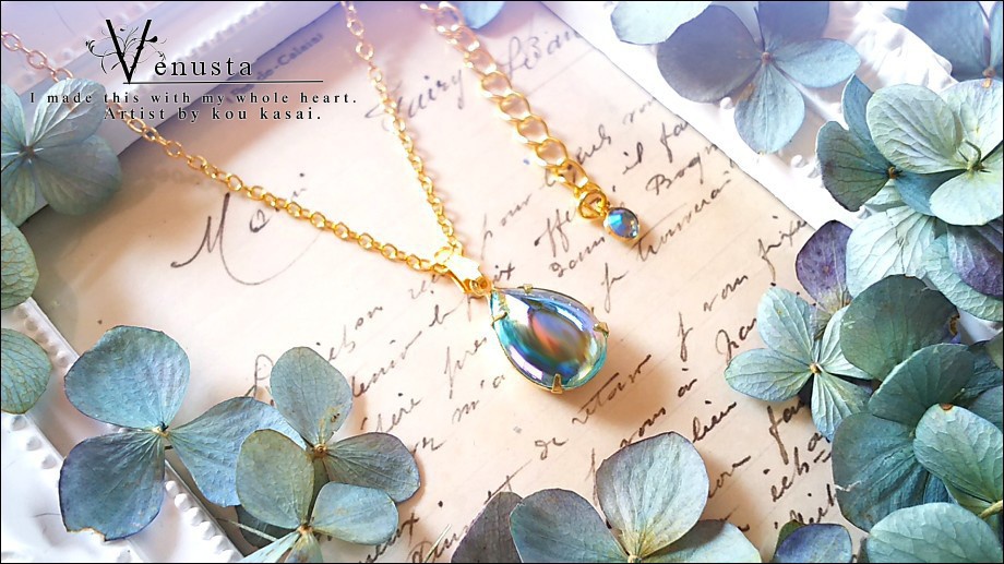 *艶やかアクアオーロラのヴィンテージガラスネックレス*