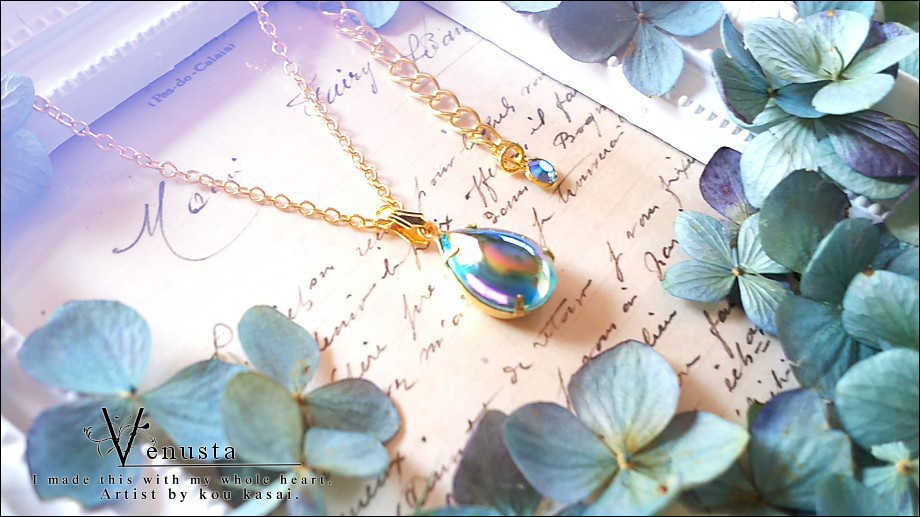 *艶やかアクアオーロラのヴィンテージガラスネックレス*