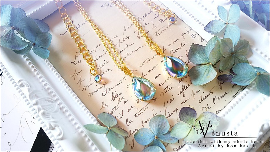 *艶やかアクアオーロラのヴィンテージガラスネックレス*