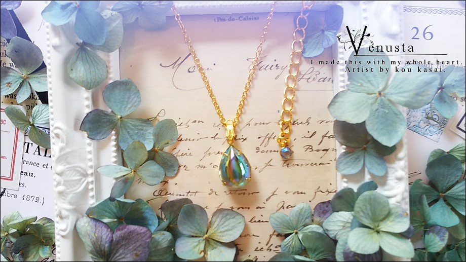 *艶やかアクアオーロラのヴィンテージガラスネックレス*