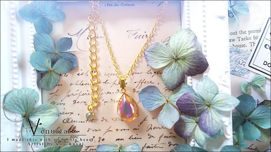 *艶やかローズオーロラのヴィンテージガラスネックレス*