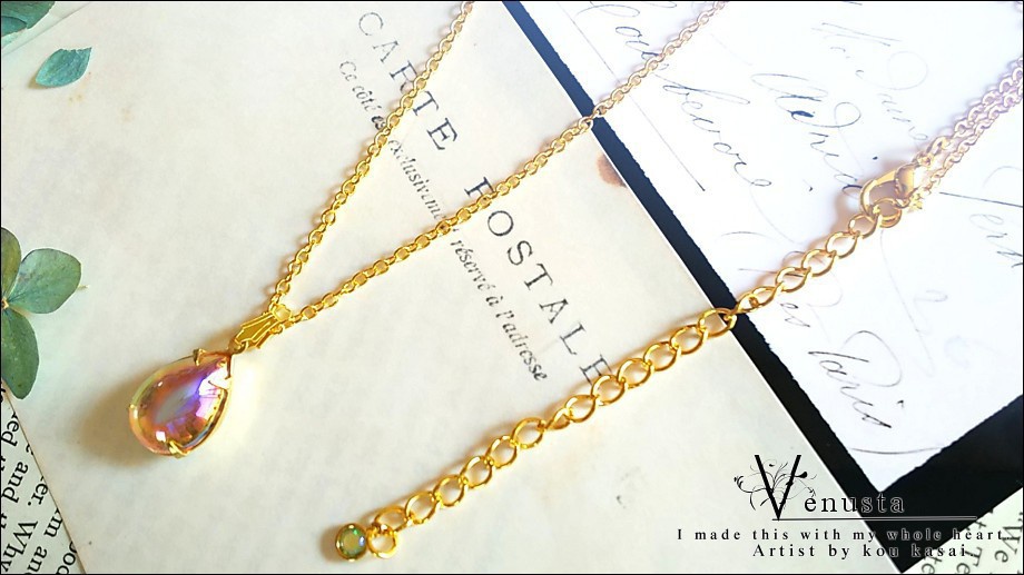 *艶やかローズオーロラのヴィンテージガラスネックレス*