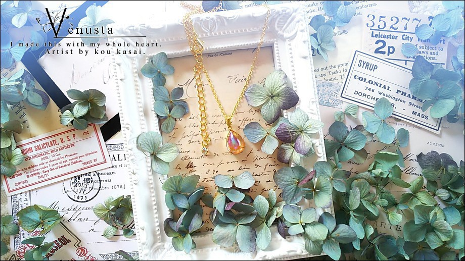 *艶やかローズオーロラのヴィンテージガラスネックレス*