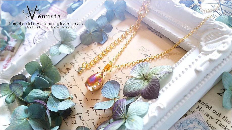 *艶やかローズオーロラのヴィンテージガラスネックレス*