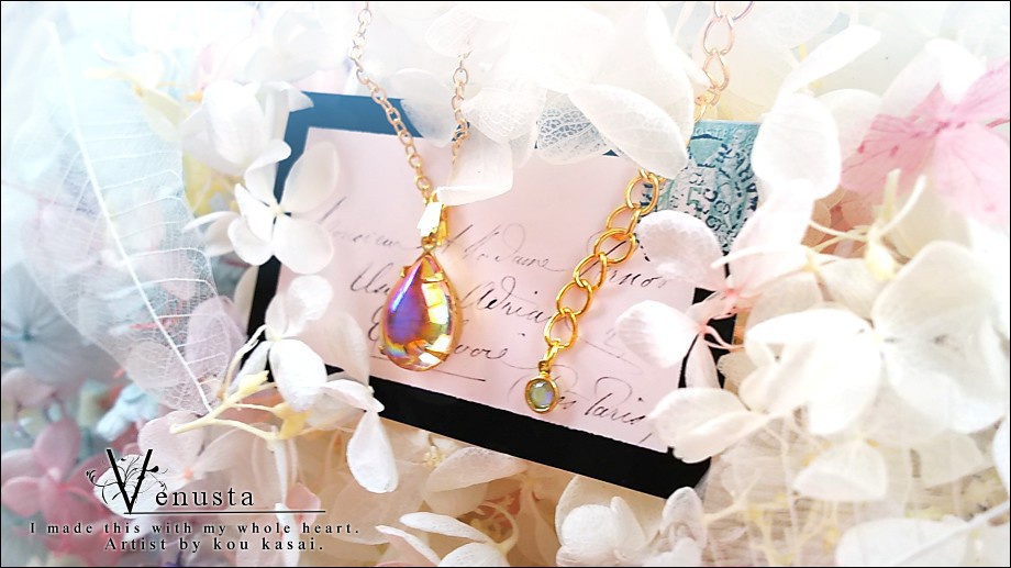 *艶やかローズオーロラのヴィンテージガラスネックレス*