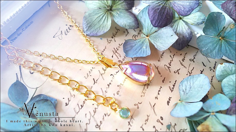 *艶やかローズオーロラのヴィンテージガラスネックレス*