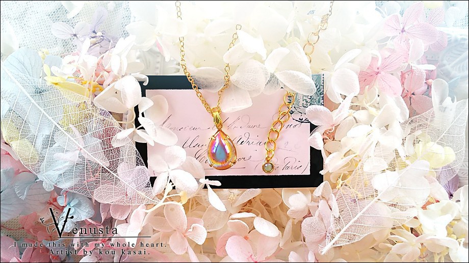 *艶やかローズオーロラのヴィンテージガラスネックレス*