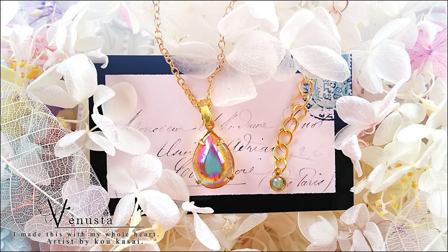 *艶やかローズオーロラのヴィンテージガラスネックレス*