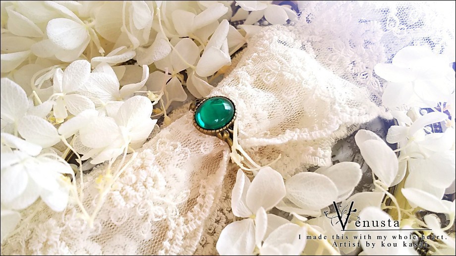 *グリーンのヴィンテージガラスリング*