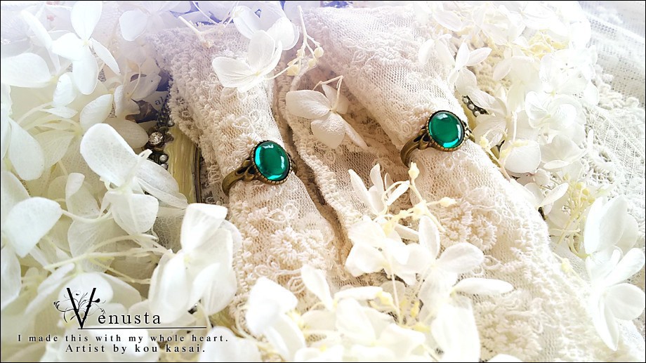 *グリーンのヴィンテージガラスリング*