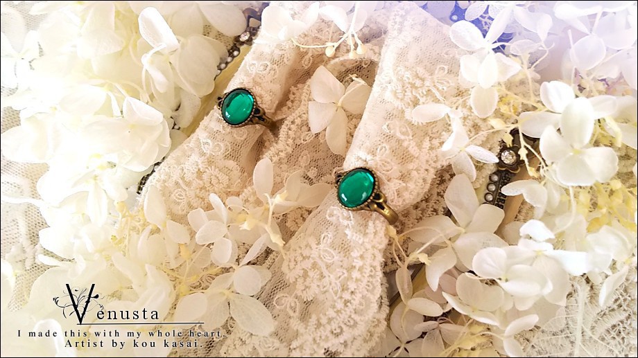 *グリーンのヴィンテージガラスリング*