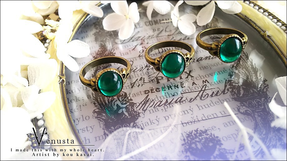 *グリーンのヴィンテージガラスリング*