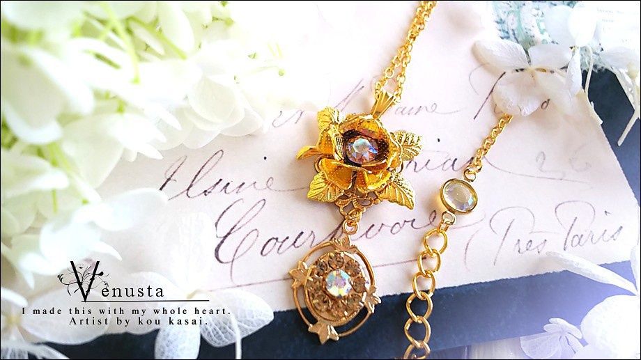 *煌びやかなヴィンテージスワロフスキーのゴールドネックレス*