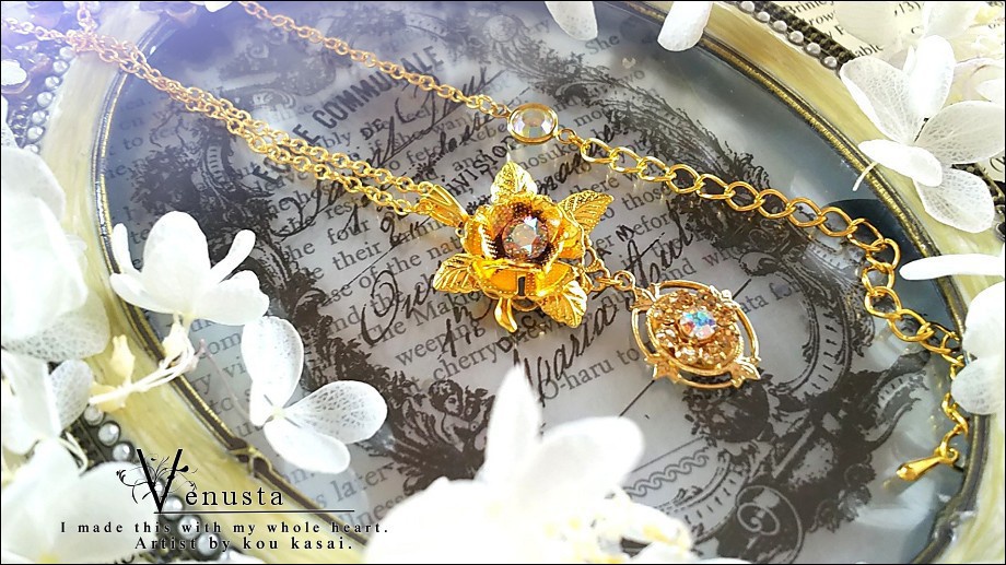 *煌びやかなヴィンテージスワロフスキーのゴールドネックレス*