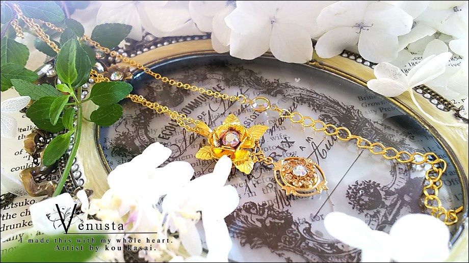 *煌びやかなヴィンテージスワロフスキーのゴールドネックレス*