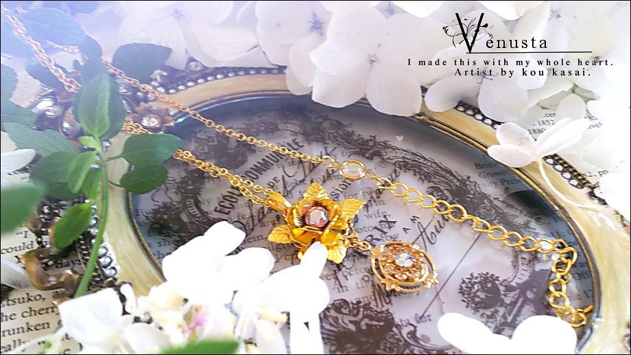 *煌びやかなヴィンテージスワロフスキーのゴールドネックレス*