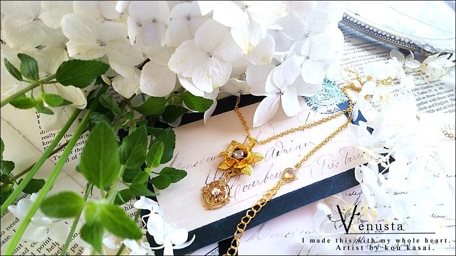 *煌びやかなヴィンテージスワロフスキーのゴールドネックレス*