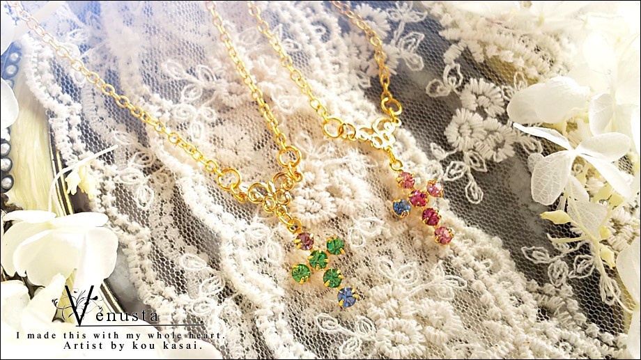 *煌びやかなクロスのネックレス-ヴィンテージスワロフスキー-*