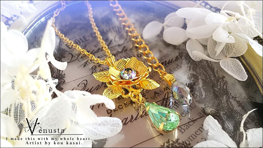 *鮮やかなペリドットの雫ネックレス-ヴィンテージガラス-*