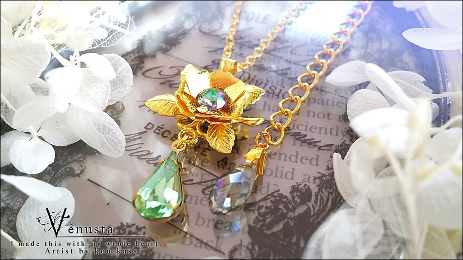 *鮮やかなペリドットの雫ネックレス-ヴィンテージガラス-*