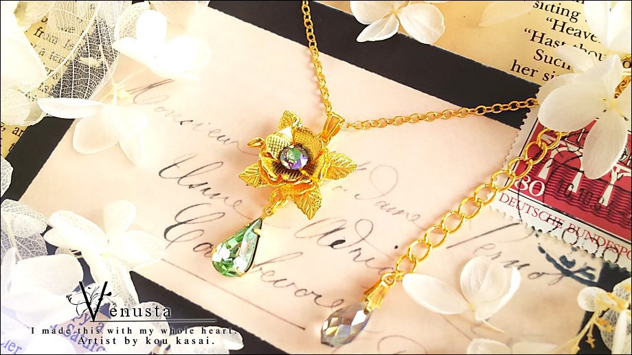 *鮮やかなペリドットの雫ネックレス-ヴィンテージガラス-*