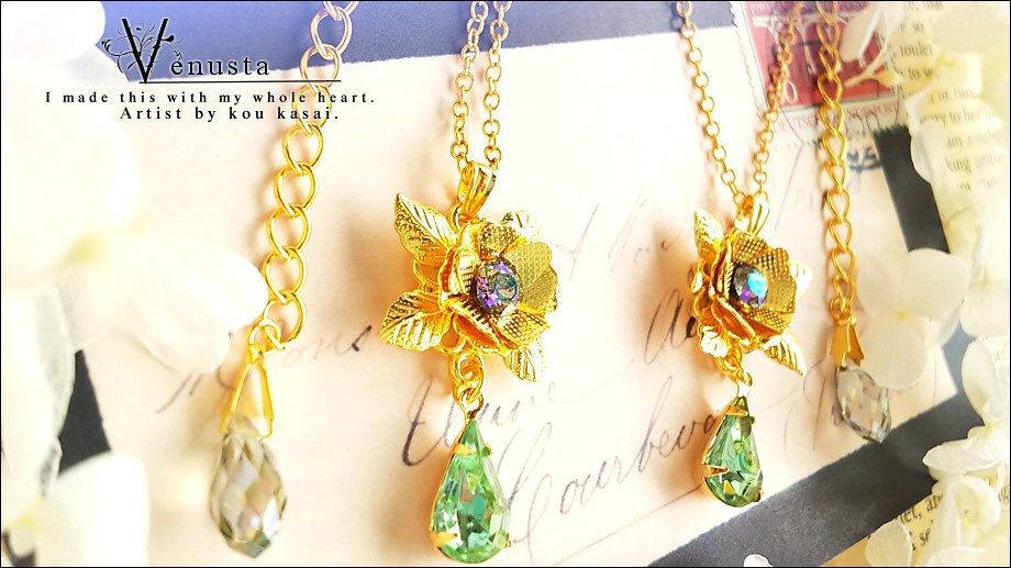 *鮮やかなペリドットの雫ネックレス-ヴィンテージガラス-*