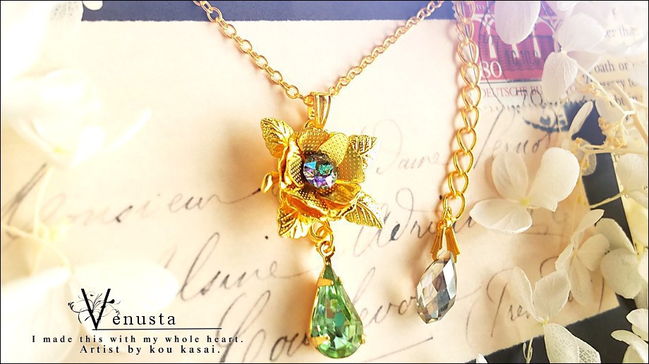 *鮮やかなペリドットの雫ネックレス-ヴィンテージガラス-*